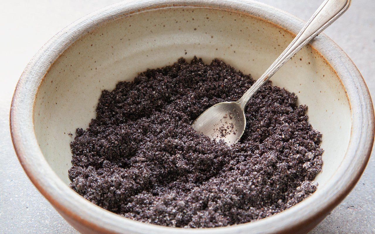 Ground poppy seeds